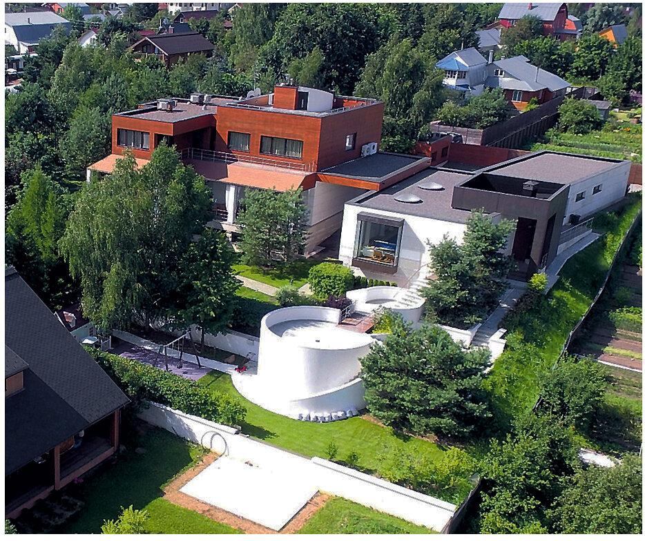 Как выглядит дом самого богатого телеведущего в России?