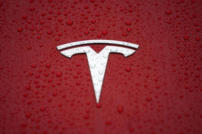 Падение цен на автомобили ударило по прибыли Tesla