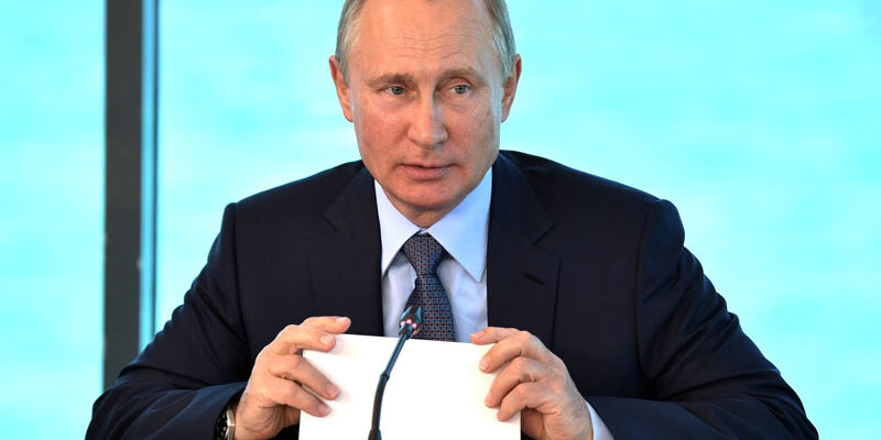 Путин подписал закон о налоге на сверхприбыль для крупных компаний