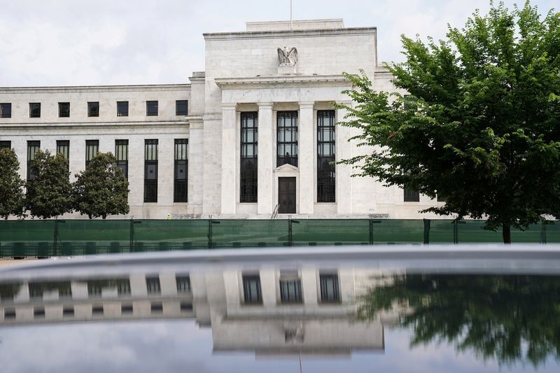 Центральный банк США сохранил ключевую процентную ставку на уровне 5,5 процента