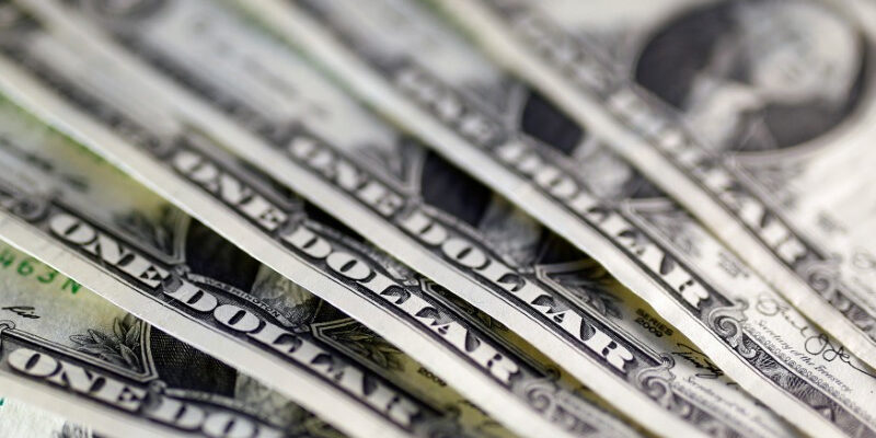 Bloomberg: банки РФ нашли лазейку в санкциях на доллар через золото