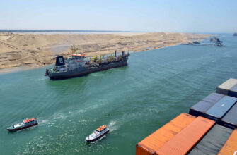 Египет сообщил о двукратном падении доходов от Суэцкого канала