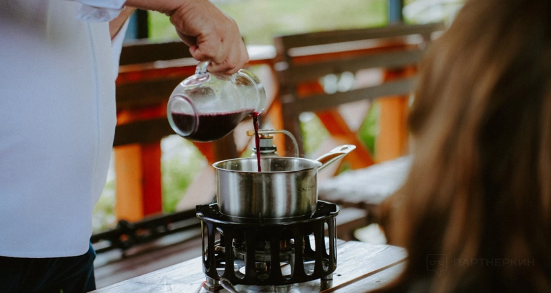 Как лопух, экстракты и старая поварешка сделали Алтай центром гастрономического туризма: история «Алтайского Холмогорья» и фестиваля, объединившего ЗОЖ, традиции и Michelin на краю села Как лопух, экстракты и старинные ложки сделали Алтай центром гастрономического туризма: история «Алтайского Хомогорья» и фестиваля, объединившего здоровый образ жизни, традиции и Мишлен на окраине села